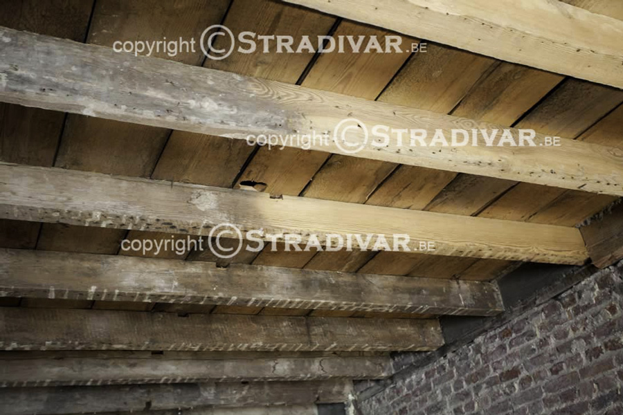 zandstralen hout grenen balken plafond
areogommage est un slogan